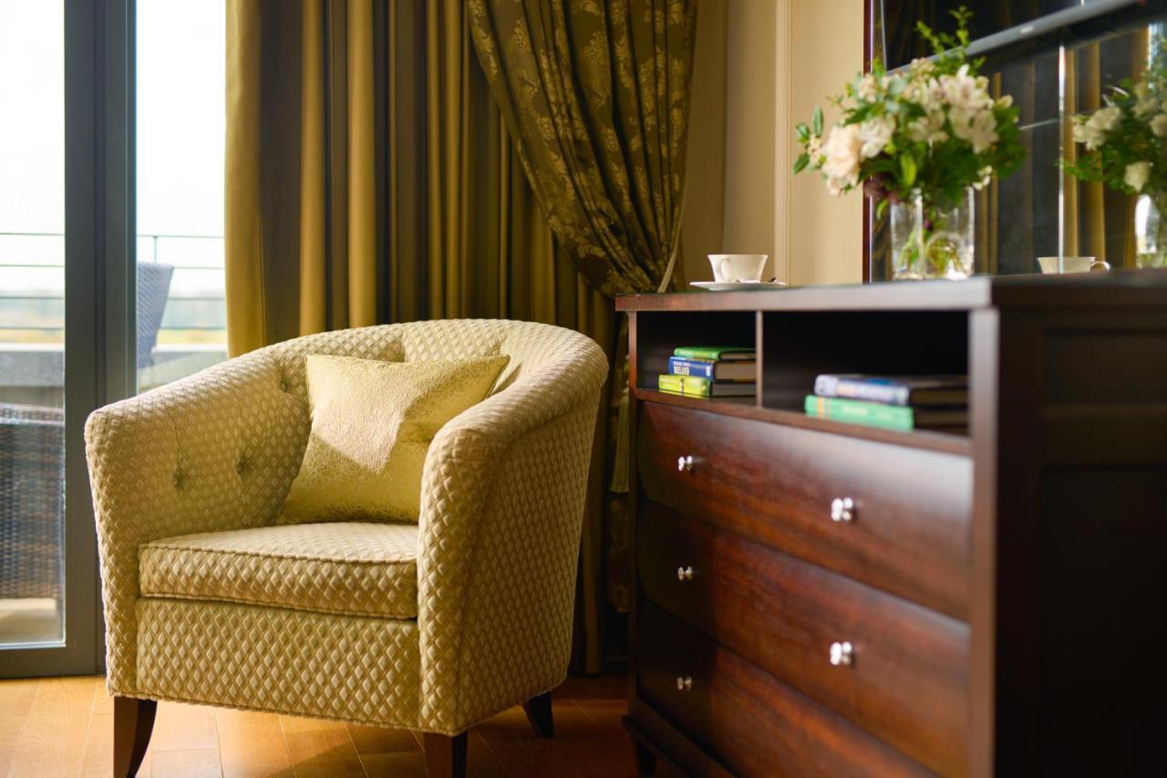 Castlemartyr Resort Hotel Zewnętrze zdjęcie A modern bedroom