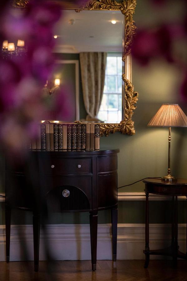Castlemartyr Resort Hotel Zewnętrze zdjęcie A photograph of a room with a green wall