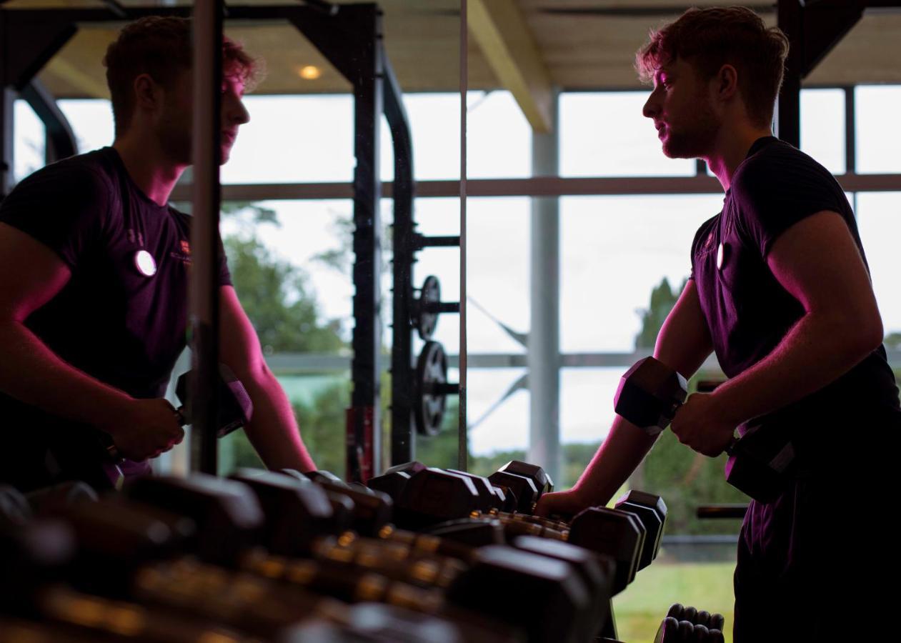 Castlemartyr Resort Hotel Zewnętrze zdjęcie Personal trainer with a client